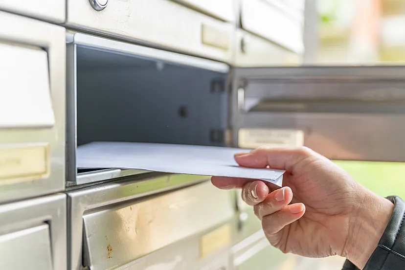 brievenbussen appartementengebouw