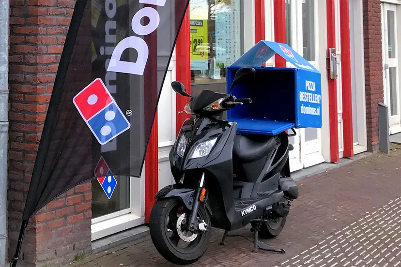 brommer pizzakoerier dominos