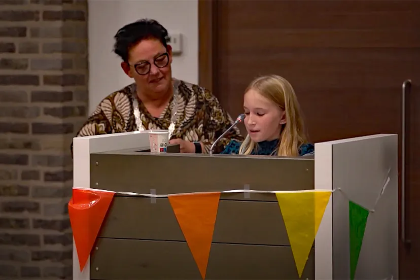 burgemeester en kinderraad in stein