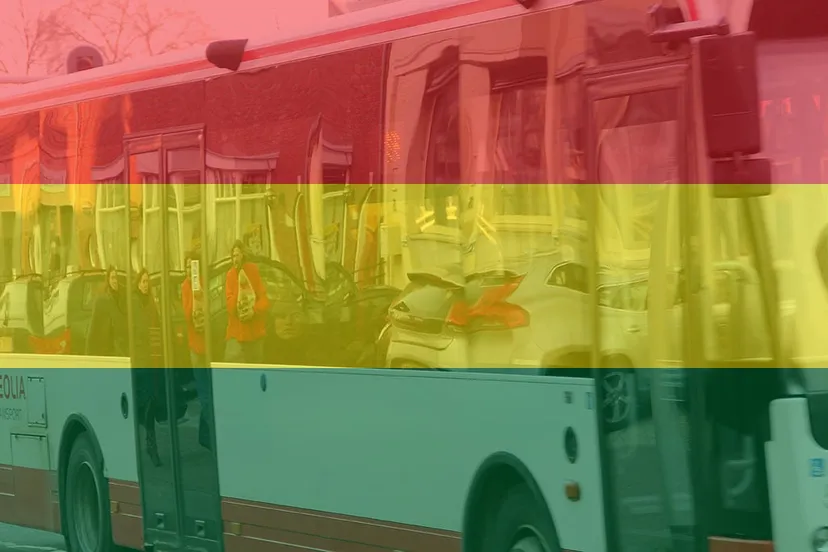 bus veolia rood geel groen carnaval