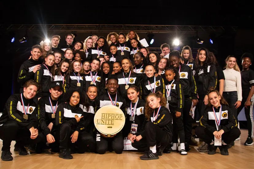 c fam goud limburgse dansers