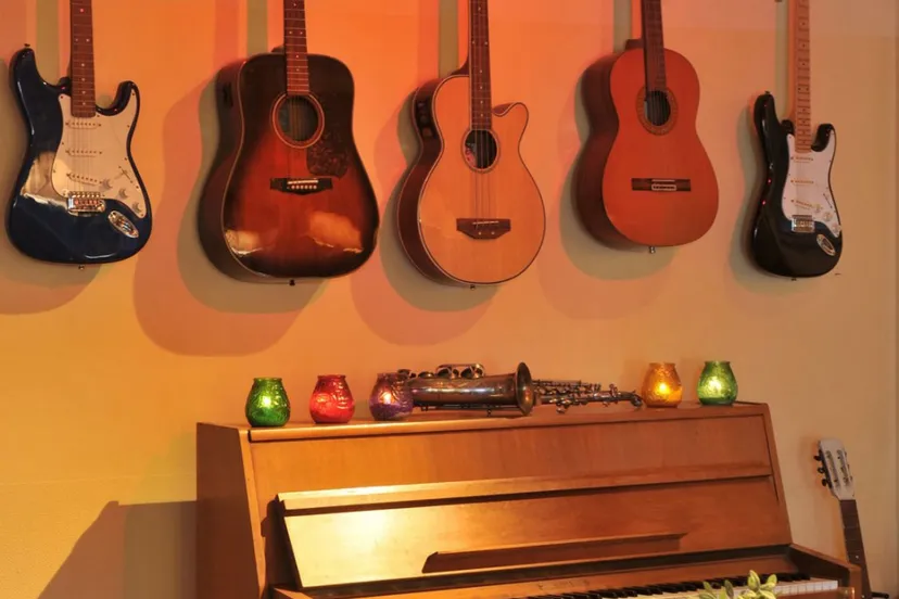 cafe muziekinstrumenten