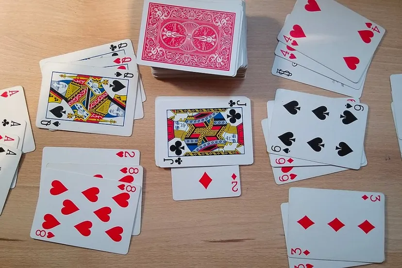canasta kaarten op tafel