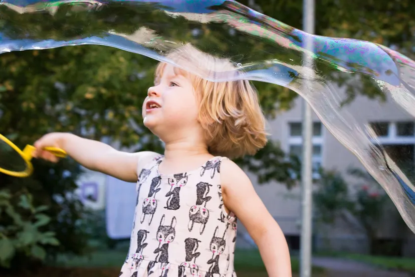 cc0 jugendweihebb via pixabay kind zeepbel