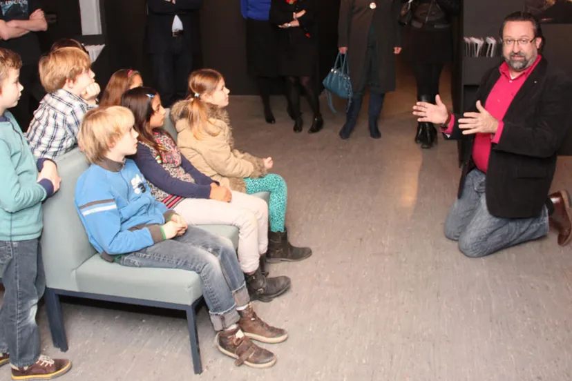 cedc3y12i2n8g7hsb81ue0x4g secret city kids 0