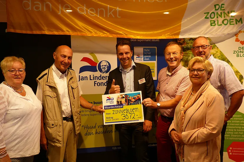 cheque jan linders voor de zonnebloem juli 2017