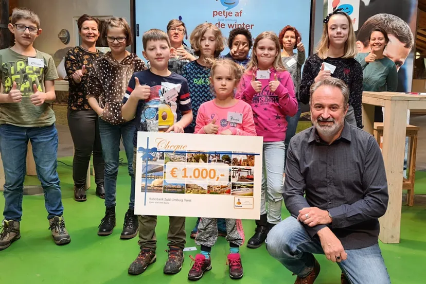 cheque van rabobank voor petje af zuid limburg