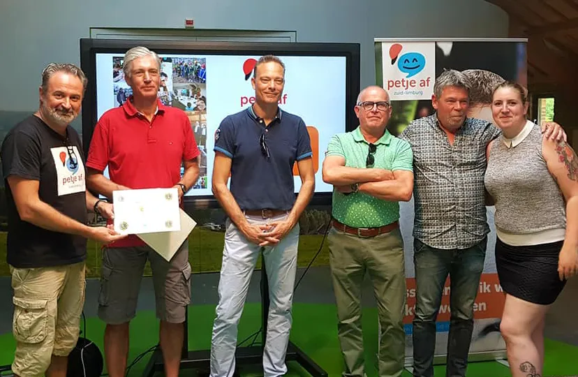 cheque voor petje af zuid limburg lionsclub beekdaelen