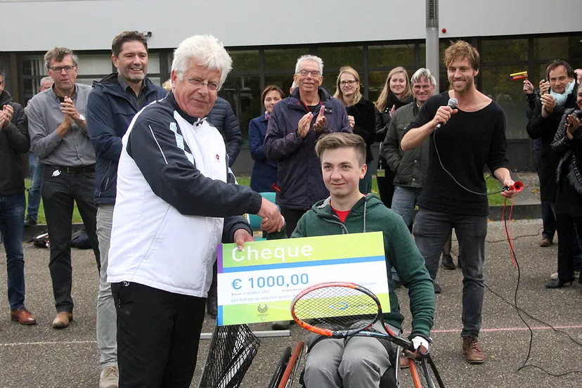 cheque voor sam schrder rolstoeltennisser