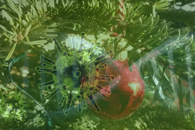 coronavirus en kerstboom met kerstbal