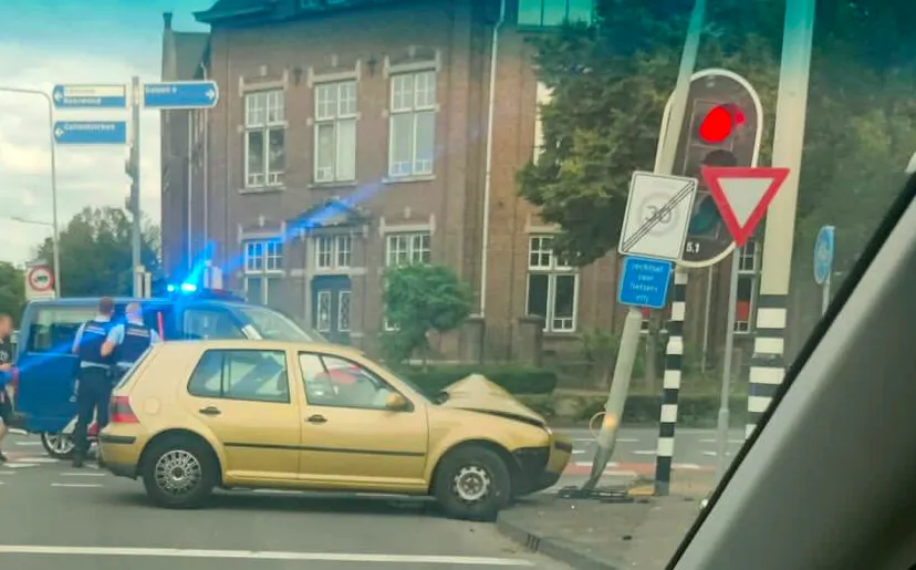 crash op hoek rijksweg zuid holeweg