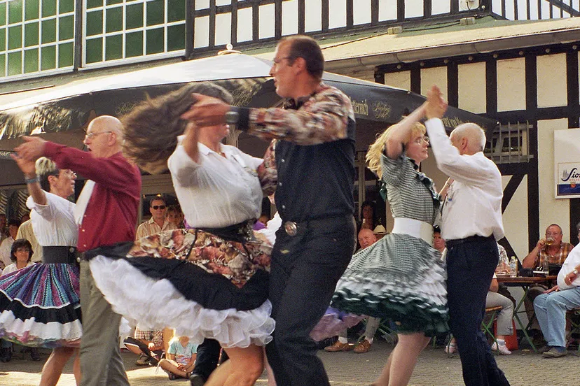 dansende mensen week tegen eenzaamheid
