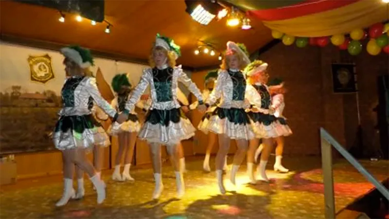 dansmariekes van de sjoutvotte van gelaen