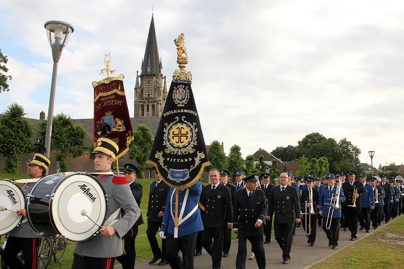 de kirk in t midde serenade phil paek tisniks 2016