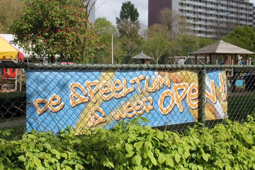 de speeltuin is weer open