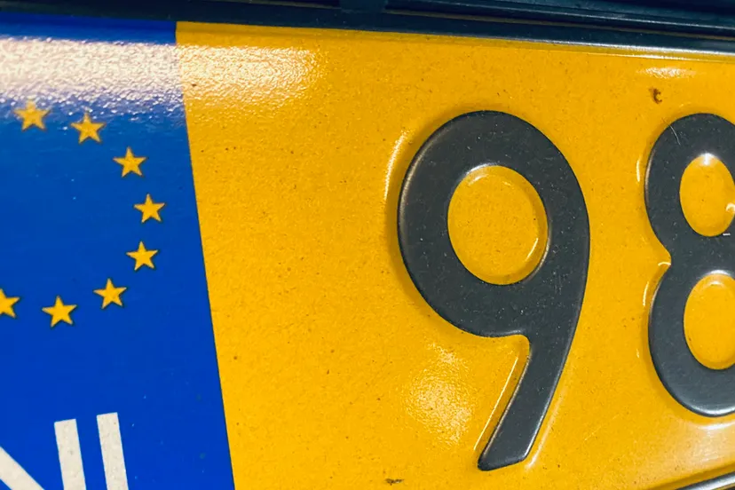 deel van een kentekenplaat