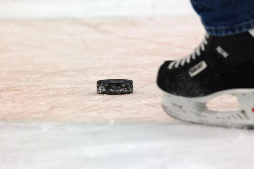 defensegov photo essay 070403 d 1142m 011 ijs puck schaats