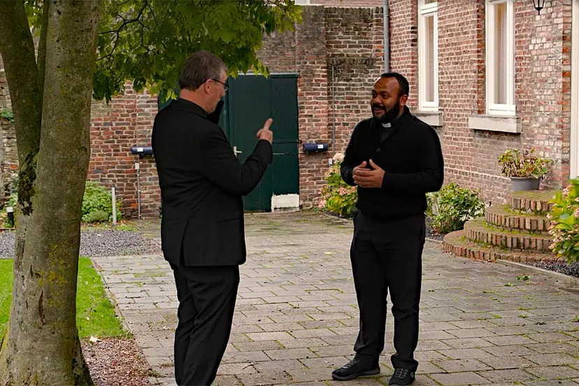 deken rob merkx en kapelaan jose guerrero