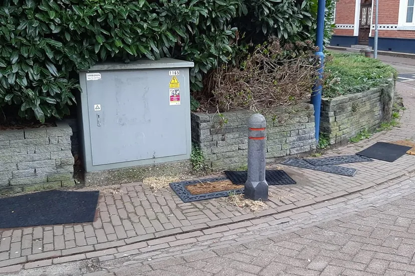 deurmattenraadsel houdt broeksittard in de greep