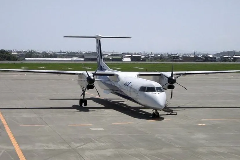 dhc8 miyam cc by sa 30 via wikimedia commons