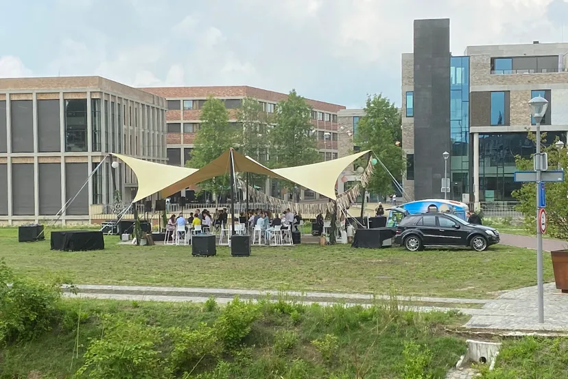 diplomauitreiking zuyd hogeschool op schootsvelden