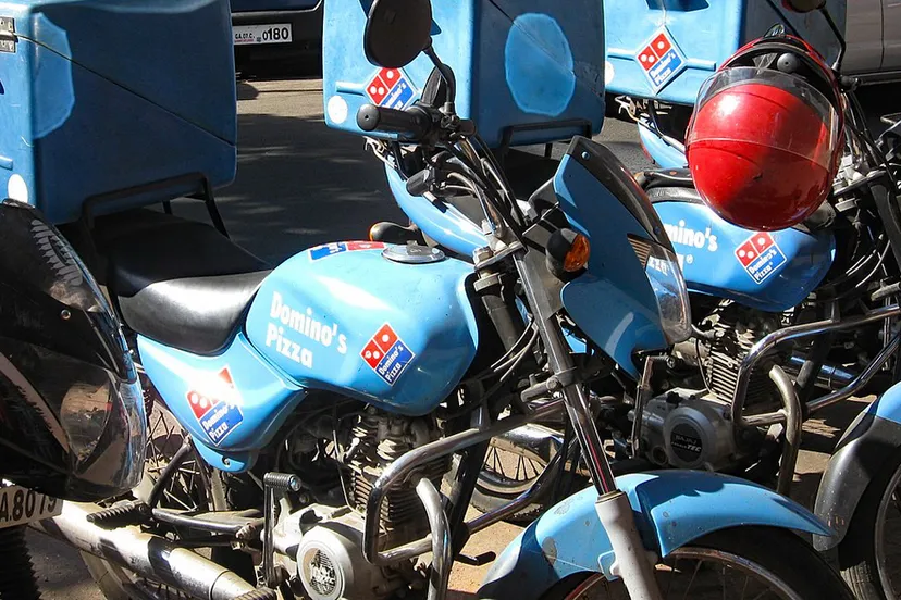 dominos pizza motor bikes1 aaroncs photos cc by sa 20 via wikimedia commons