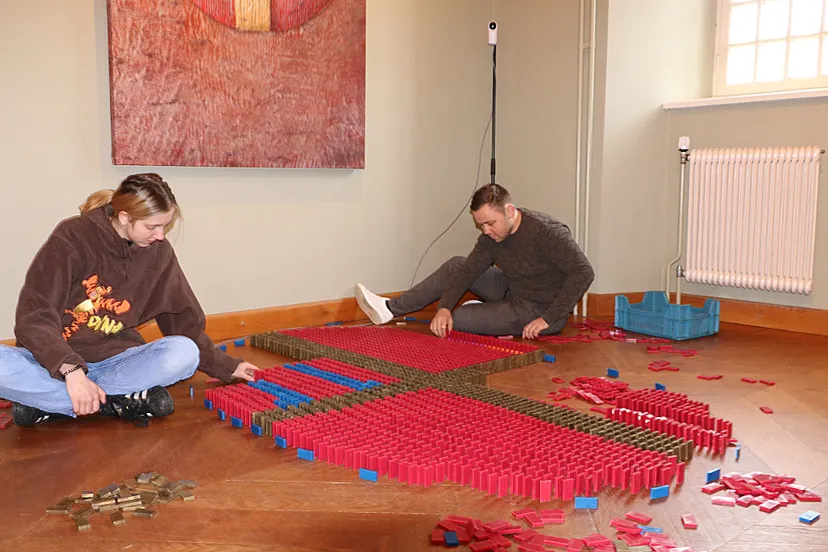 dominostenen zetten ridderzaal kasteel limbricht