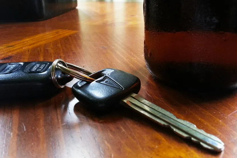 drank autosleutels dronken rijden alcohol