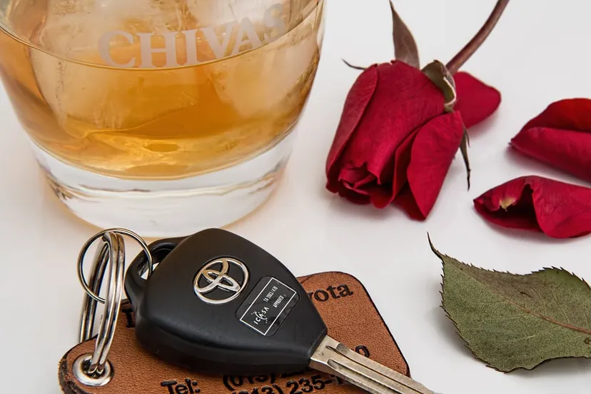 drink driving 808801 1280 drnken alcohol autoreijden autosleutels glas whisky