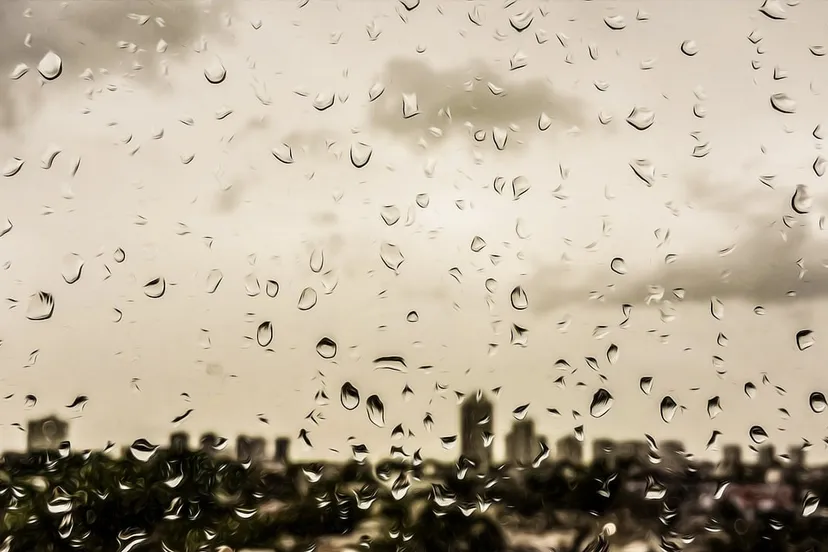 drops 478023 1280 regendrupperls op raam cc0 pixabay