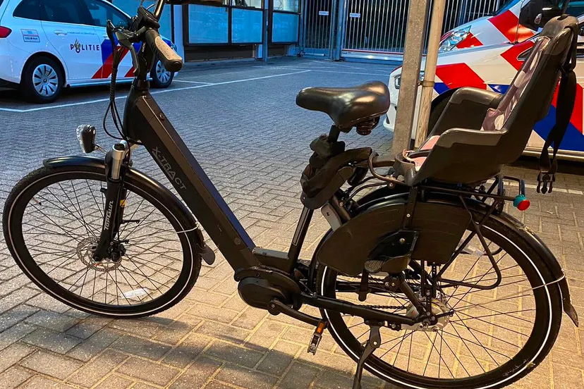 ebike met kinderstoeltje politie