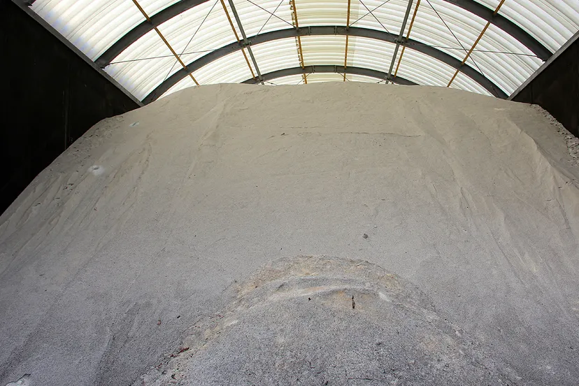 een voorraad strooizout in sittard