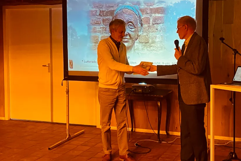 eerste exemplaars dossie entgen luijten voor peter luijten