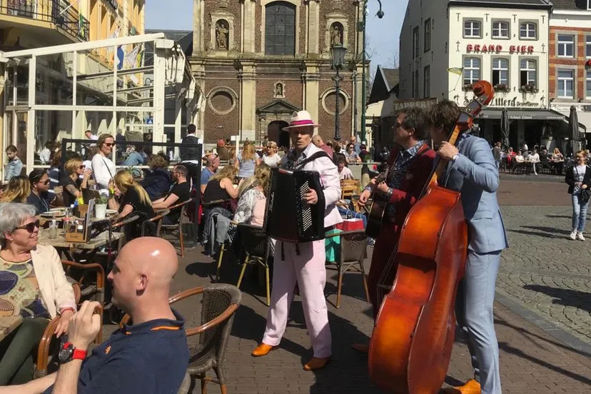 eerste warme dag 7 april 2018 markt sittard