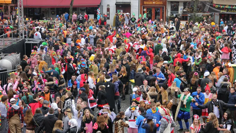 eh7mbc7ncmhl3ycqi9w2yzwbf scholierencarnaval2 16 9