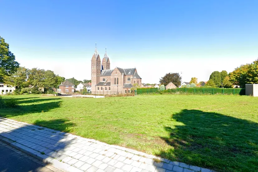 einighausen bij kerk voormalig schoolterrein