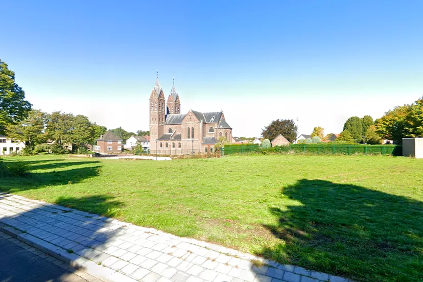 einighausen bij kerk voormalig schoolterrein