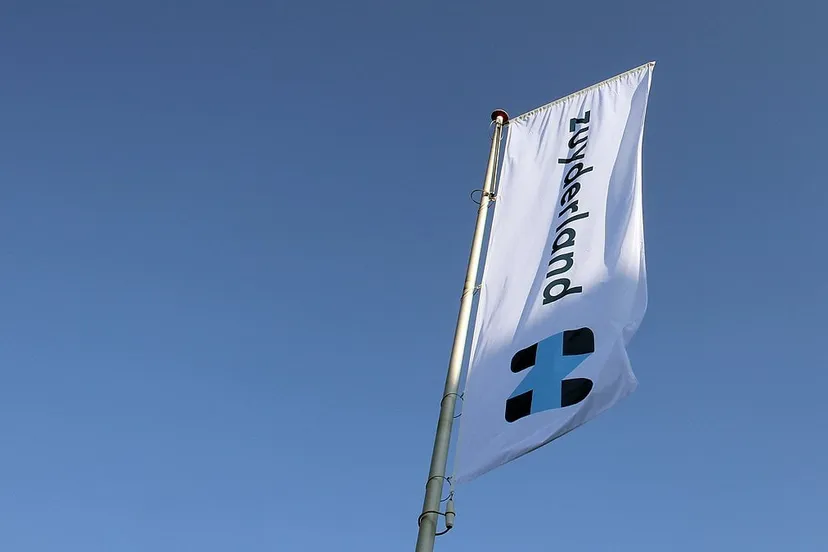 enkele vlag blauwe lucht zuyderland ziekenhuis11