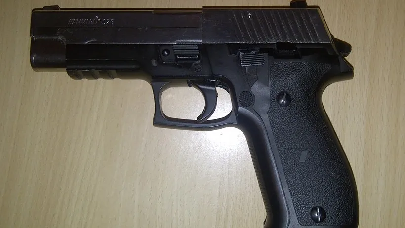 enr96ak5g4uscw9z5v10gvok7 politie neemt wapen belgen in beslag