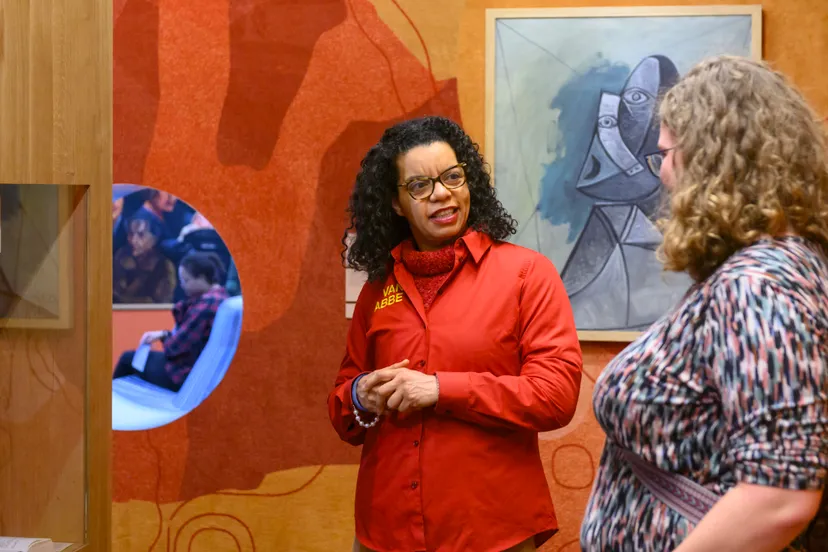 erfgoedvrijwilliger geeft rondleiding foto ben nienhuis