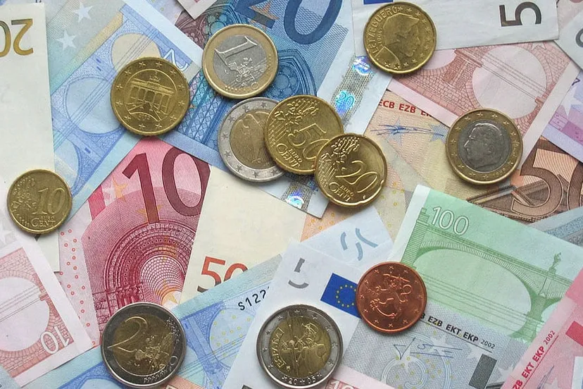 euro biljetten en munten cc0
