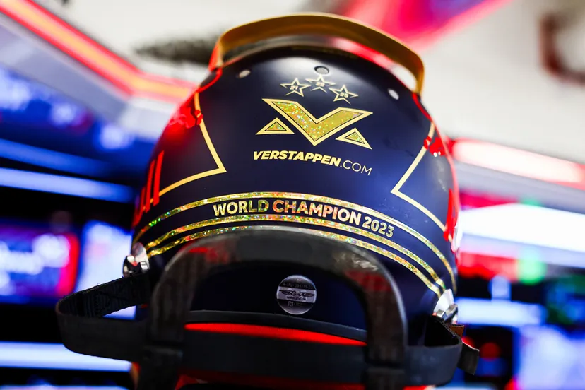 f1gp18 kampioenshelm 2023 max verstappen