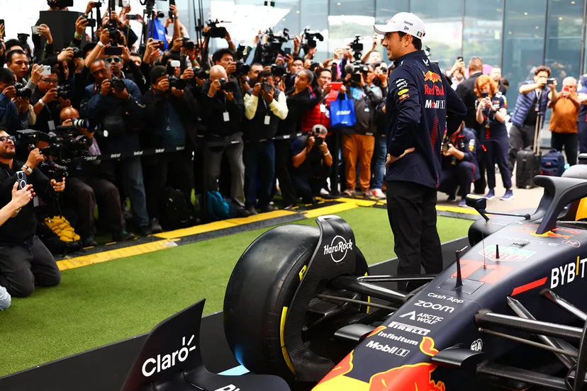 f1gp20 mexico sergio perez voor de fotopers