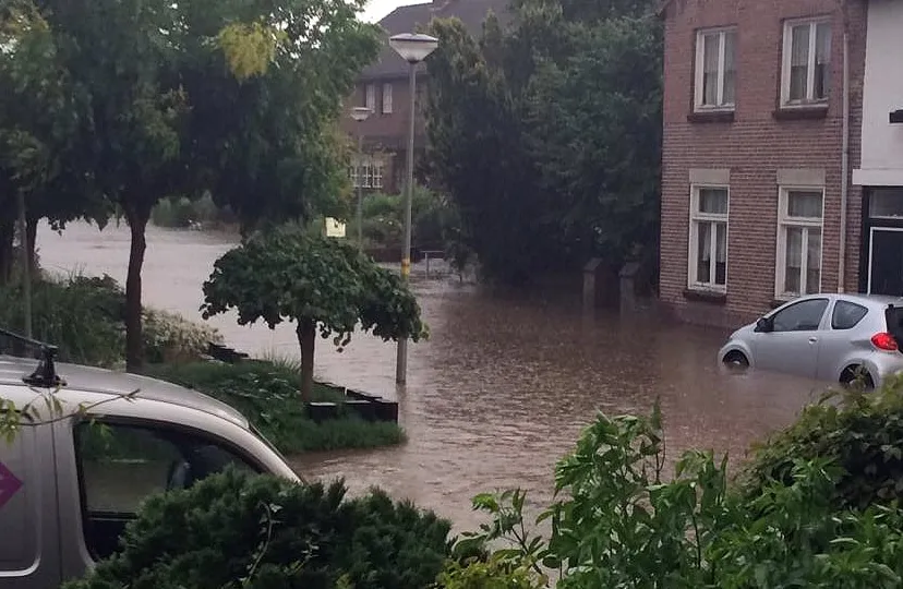 f5een639riu2o8wakpzuo0d18 wateroverlast na plensbui in limburg