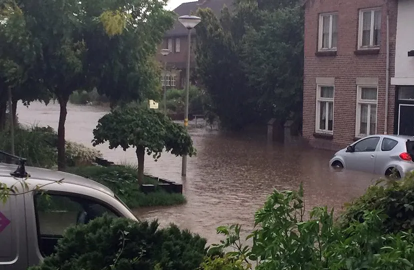 f5een639riu2o8wakpzuo0d18 wateroverlast na plensbui in limburg