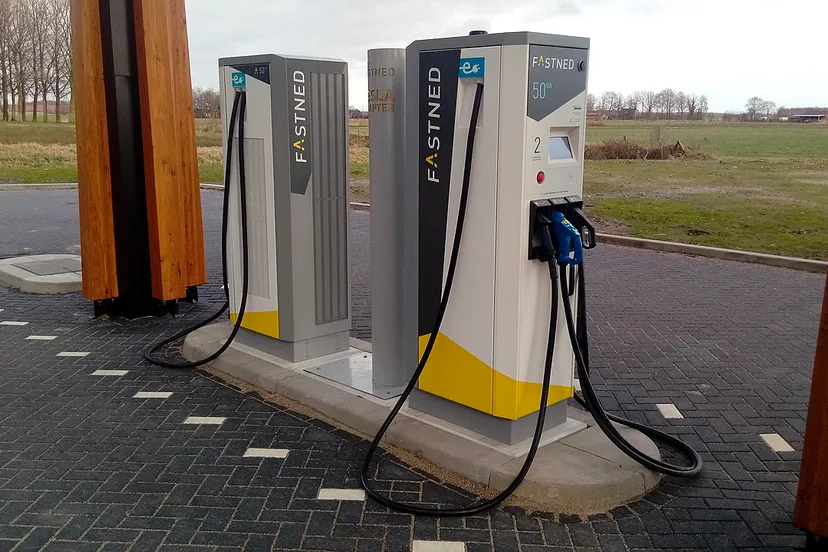 fastned laadstation langs snelweg
