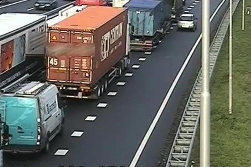 file a2 na aanrijding 4 vrachtwagen