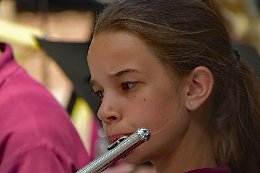 fluitiste op jeugdmuziekfeest kasteelpark born 2024