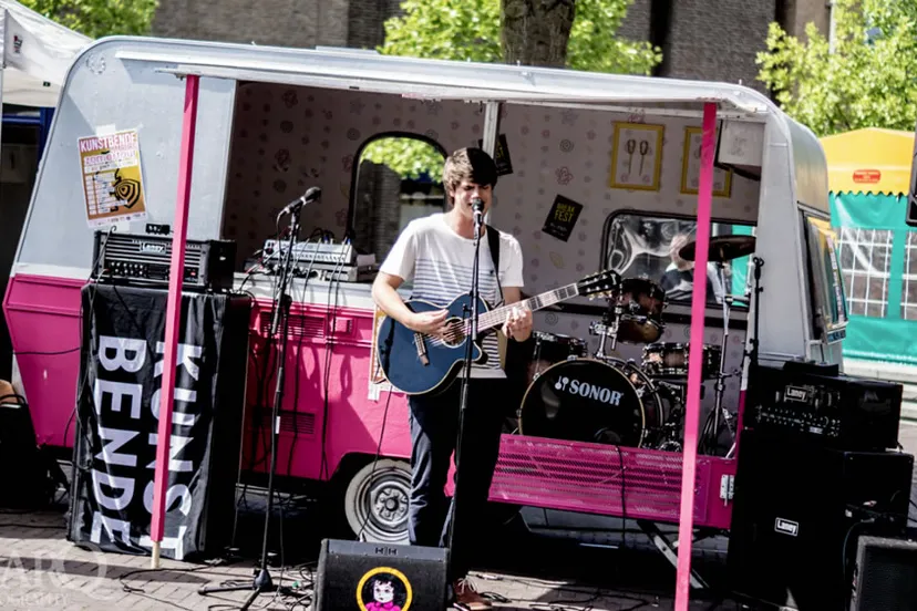 fnr8rvpqm6fp4wlrp3a5a0sjk kunstbende zomertour foto door