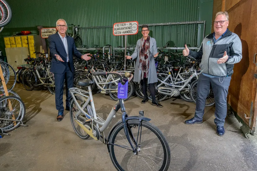foto bij persbericht sitech doneert fietsen aan het karwei 7 okt 2020